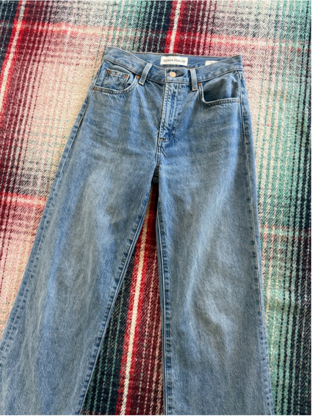 Denim Forum Light Wash Straight Leg High Rise Wide Farrah Jeans 25(27x31)